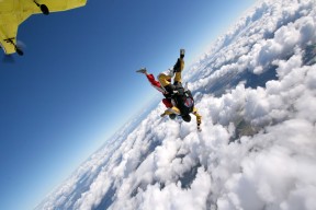 世界自行车女性骑行节：企业赞助推动女性骑行生态发展，女人骑的自行车